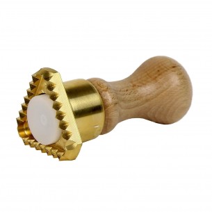 https://www.tagliapasta.com/1170-home_default/triangular-brass-mold-for-ravioli-with-automatic-ejector-side-45mm.jpg